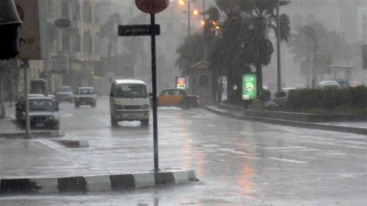 انخفاض درجات الحرارة مع استمرار سقوط الأمطار الرعدية على كافة محافظات مصر اليوم